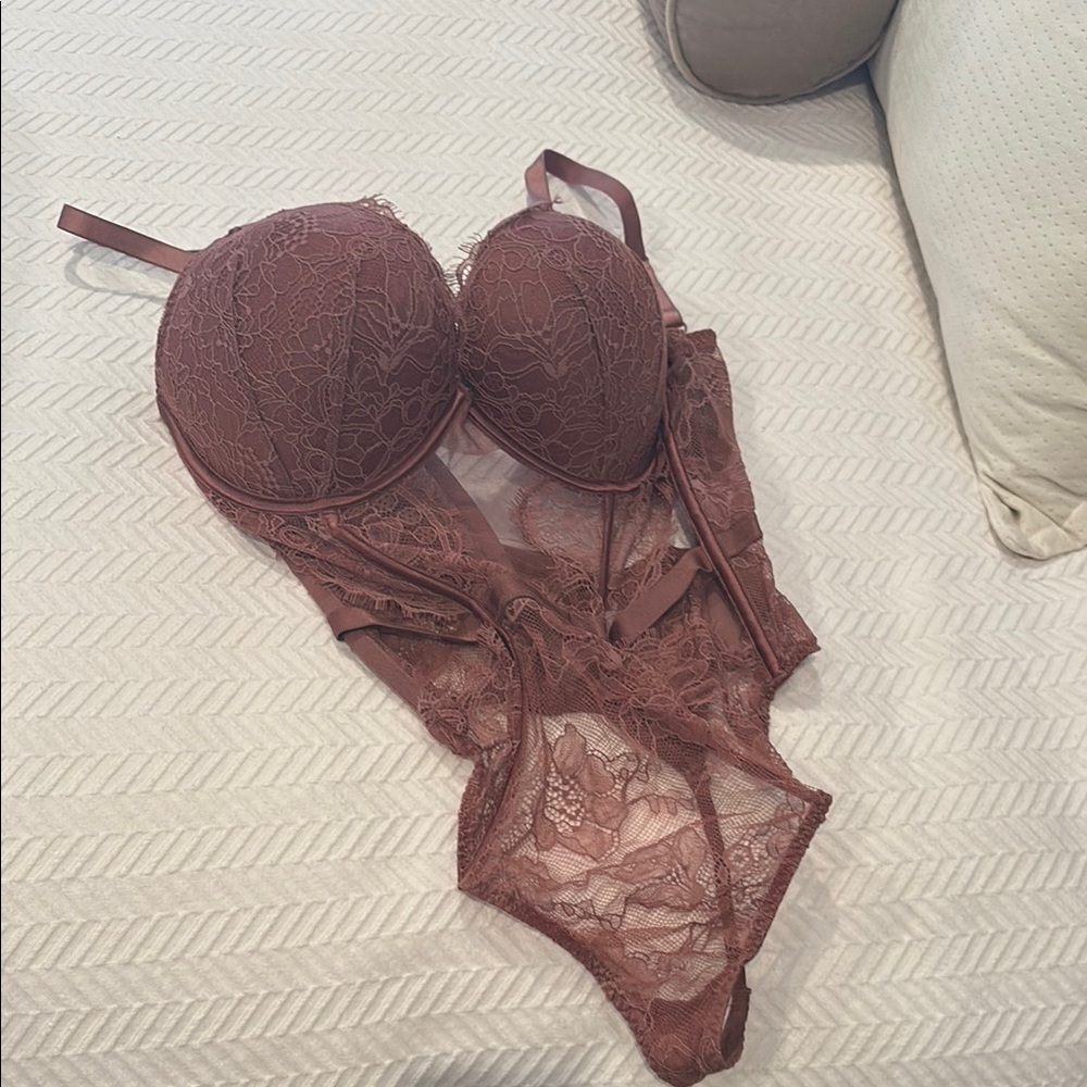 Elegant Lace Bodysuit in Brown